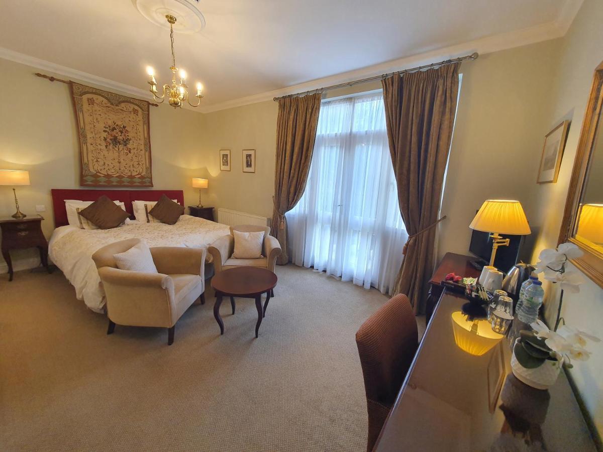 Ditton Lodge คิงส์ตันอะพอนเทมส์ ภายนอก รูปภาพ