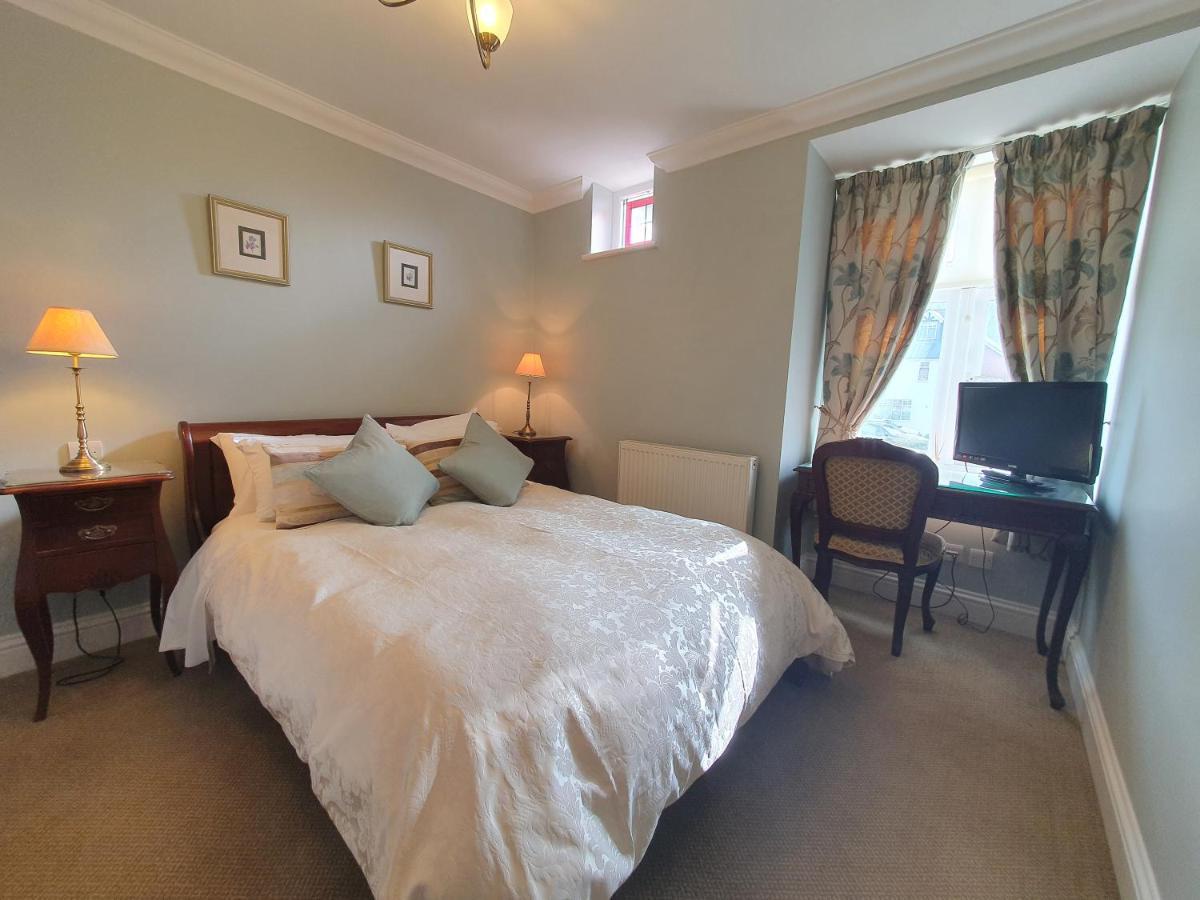 Ditton Lodge คิงส์ตันอะพอนเทมส์ ภายนอก รูปภาพ