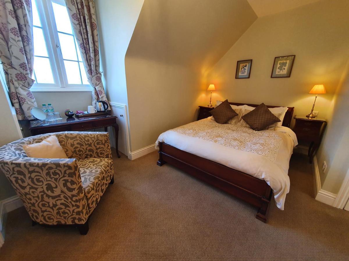 Ditton Lodge คิงส์ตันอะพอนเทมส์ ภายนอก รูปภาพ