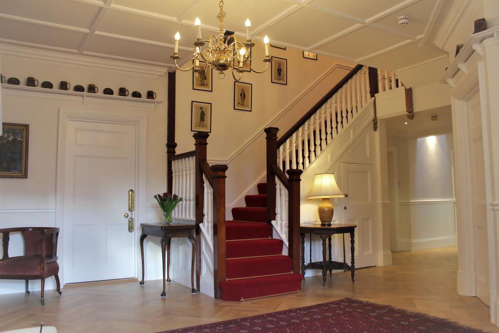 Ditton Lodge คิงส์ตันอะพอนเทมส์ ภายนอก รูปภาพ